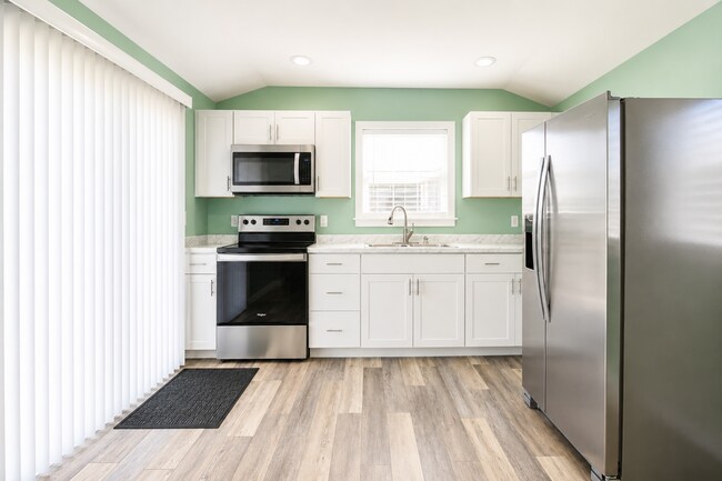 Foto del edificio - Brand-New Pet-Friendly Tiny Home with Utilities Included & Private Deck
