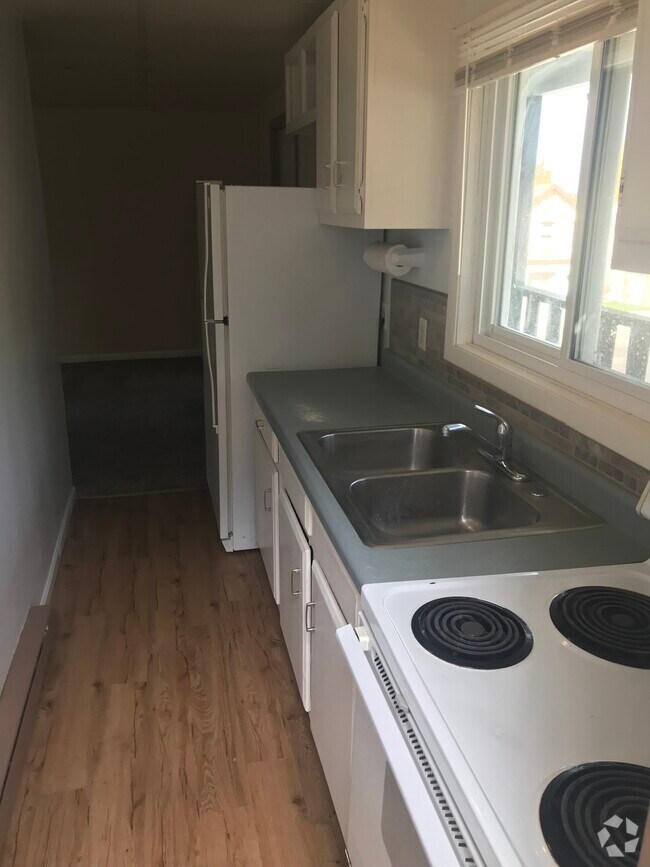 Apartments For Rent in Deerfield, WI with Hardwood Floors 2 Rentals