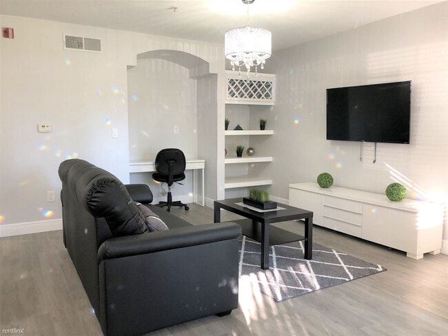 Building Photo - 1 br, 1 bath Condo - 7350 Westpointe Blvd ...