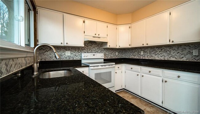 Building Photo - 333 Vincelette St
