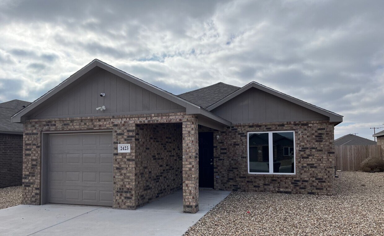 Primary Photo - Luxury Rental in Cypress Grove!