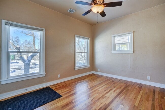 Building Photo - 125 N Alarcon St