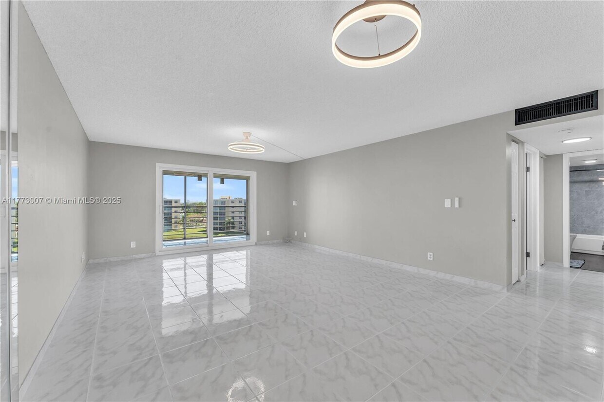 Foto principal - 401 SE 3rd St