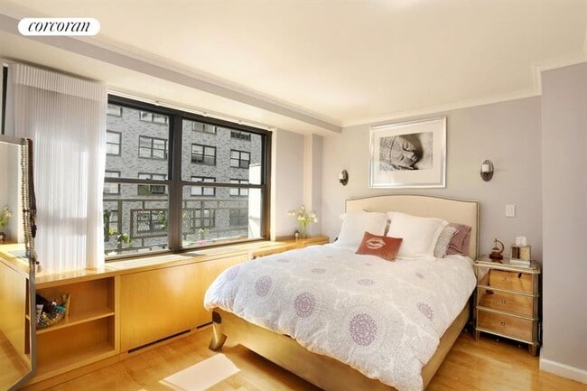 Building Photo - 225 E 57th St