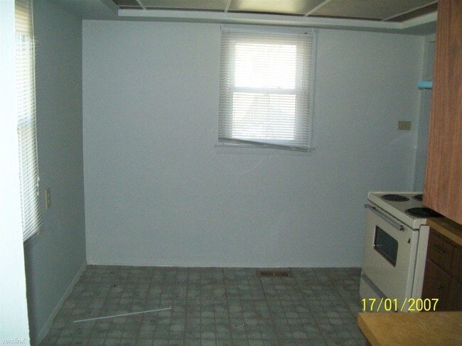 Building Photo - 3 br, 1 bath House - 3084 W Parkway Ave
