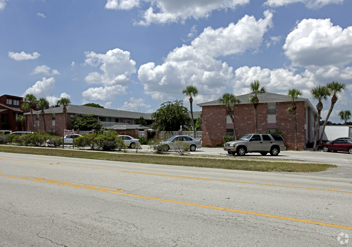 Primary Photo - Royal Oak Apartments