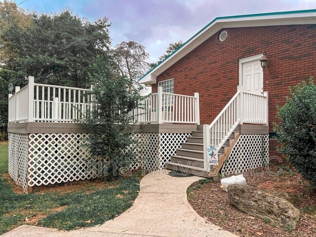 Building Photo - 332 Fairmont Ave