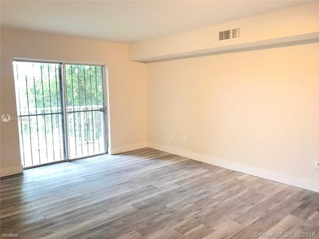 Building Photo - 2 br, 1.5 bath Condo - 270 NW 107th Ave 203