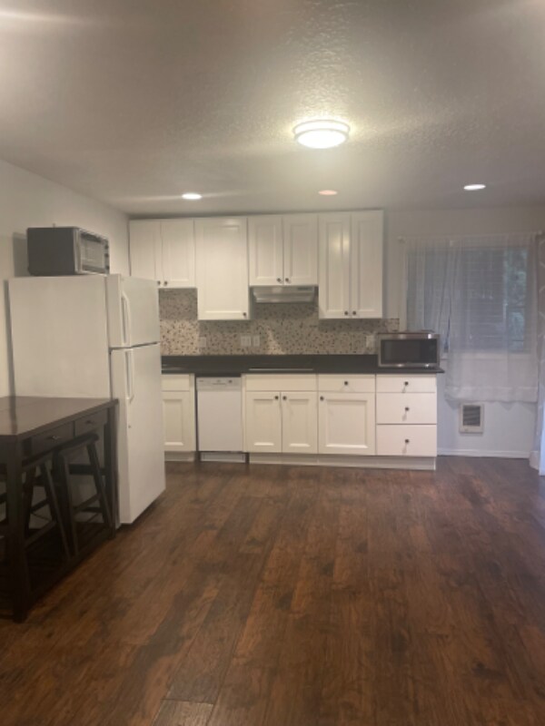 Building Photo - 610 NW 133rd Cir