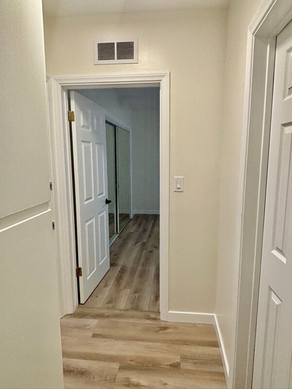 Foto del edificio - 2488 Beachwood Dr
