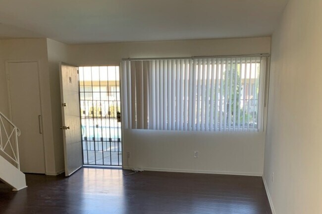 Sala de estar - 1020 St Malo St S