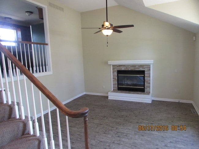 Building Photo - 603 SE Fox Run Ct