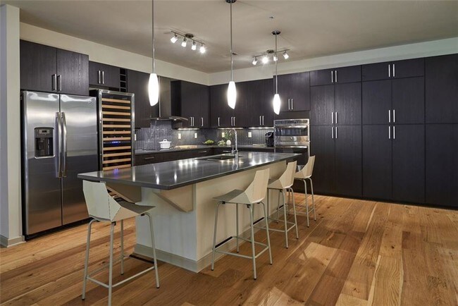 Foto del edificio - 3600 S Lamar Blvd