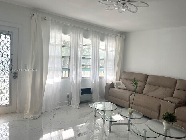 Foto del edificio - 340 Oakridge S
