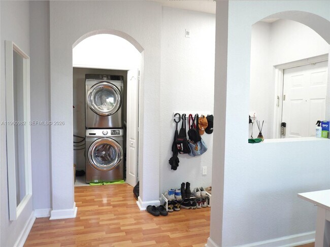 Foto del edificio - 130 Jacaranda Country Club Dr