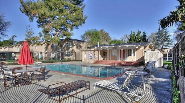 Building Photo - 532 Tyrella Ave