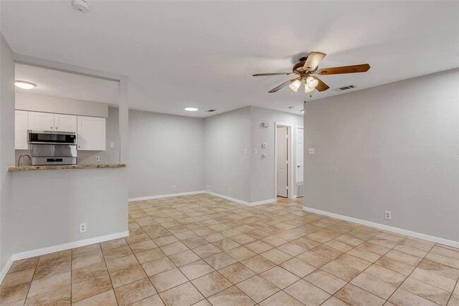 Building Photo - 12302 Deer Falls Dr