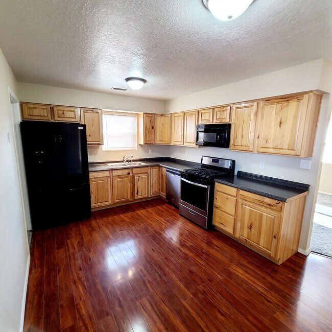 Building Photo - 3 bed 2 bath home in Los Lunas