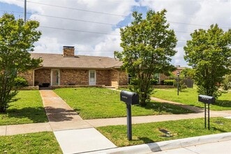Building Photo - 2731 Forest Grove Dr