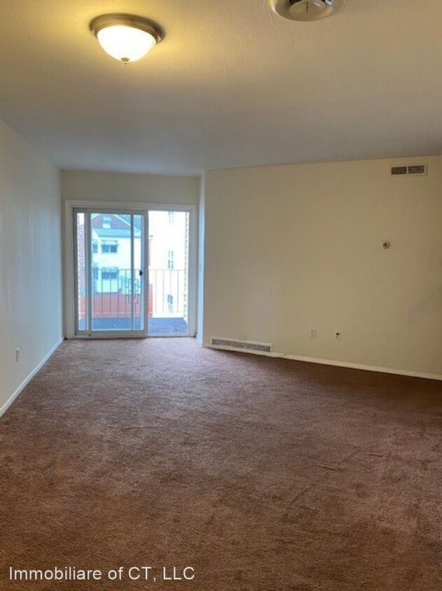 Building Photo - 124-126 Biruta St