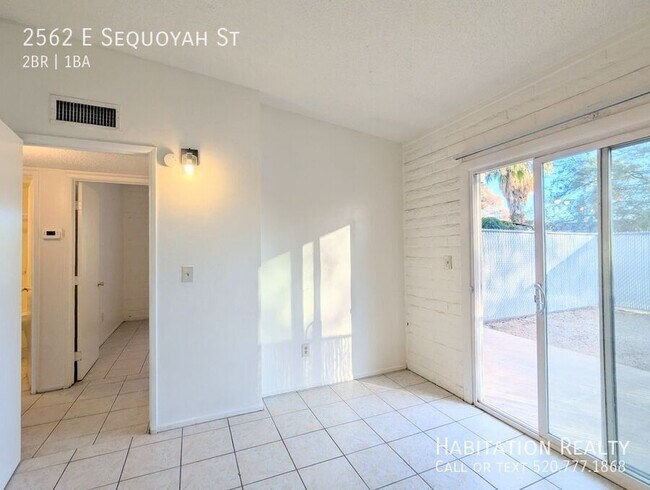 Building Photo - 2562 E Sequoyah