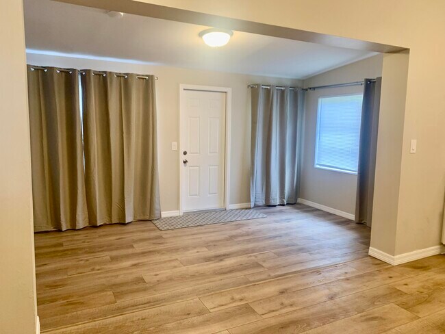 Building Photo - 4719 Sutton Terrace S