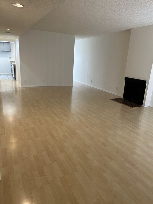 Building Photo - Cozy 3 bedroom Condo in the most desired neighborhood at City of Alhambra