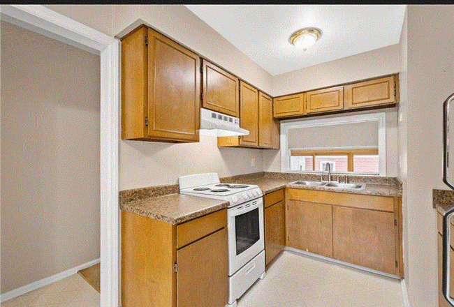 Kitchen - 1280 Pennsbury Blvd