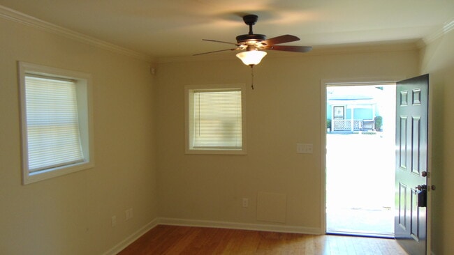 Building Photo - 1051 Grant Way SE
