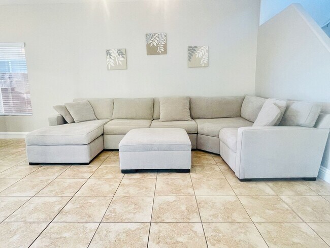 Building Photo - Remodeled 3 Bd, 3 Bth, Furnished, Loft & P...