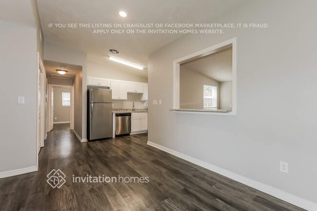 Building Photo - 813 E River Dr