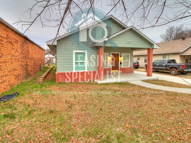 Building Photo - Central Norman 4 Bed 3 Bath House AVAILABL...