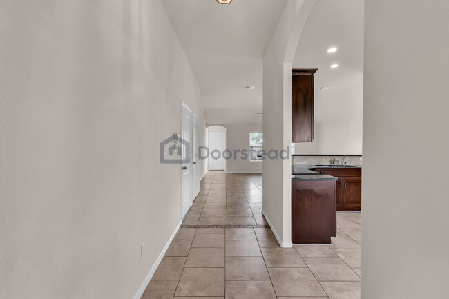 Building Photo - 238 Travertine Trl