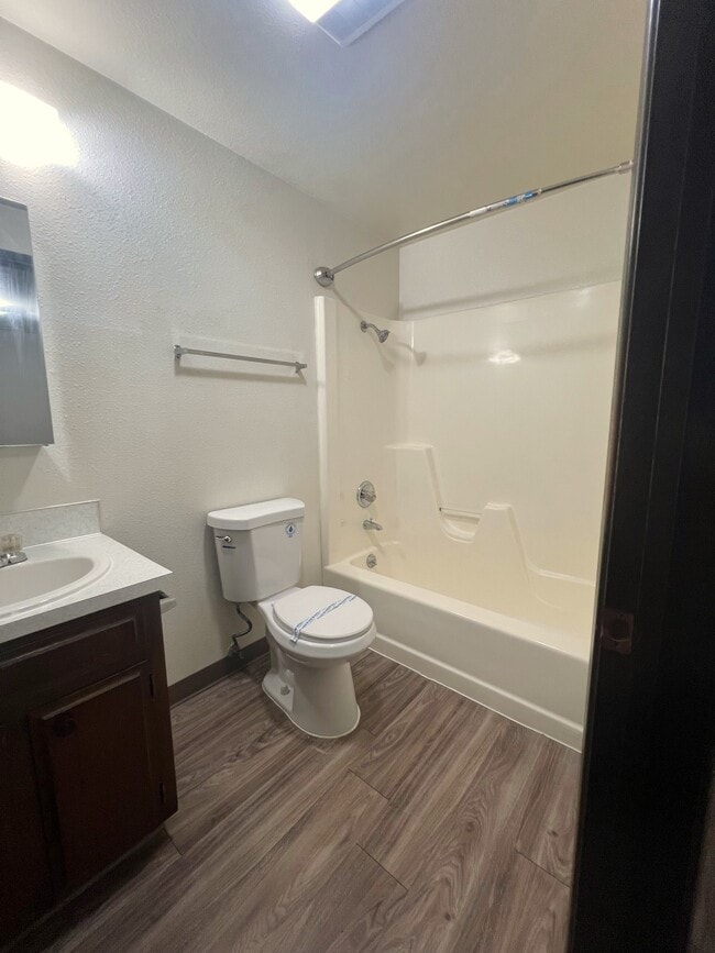 Building Photo - Anita Manor Apartments