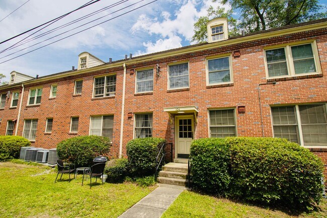 Foto del edificio - Renovated 1-Bedroom Condo in Heathwood Cou...