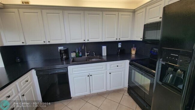 Foto del edificio - 9410 Tangerine Pl