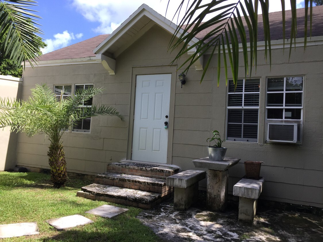 1004 NE 119th St, Biscayne Park, FL 33161 Apartments in Biscayne Park