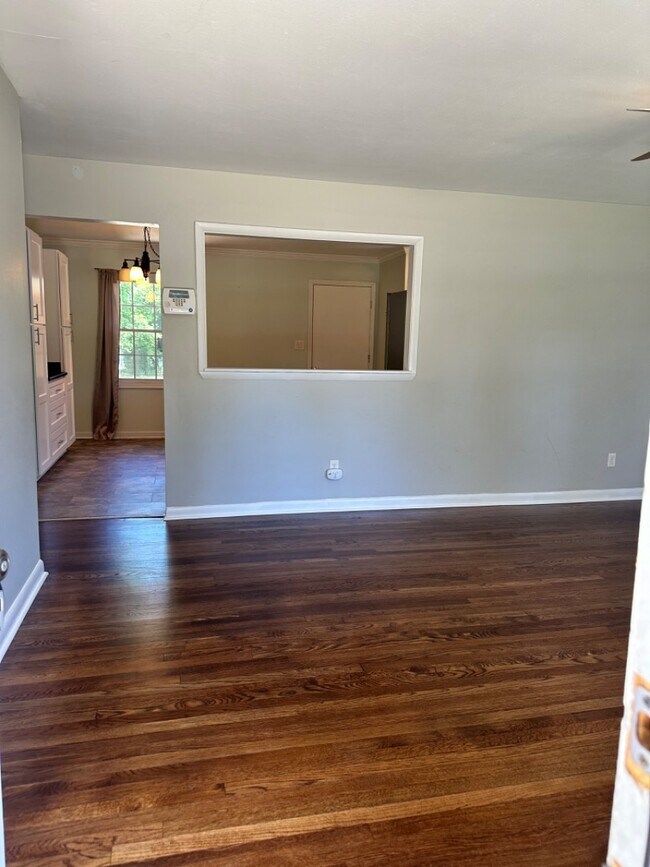 Building Photo - 4018 Dellwood Dr