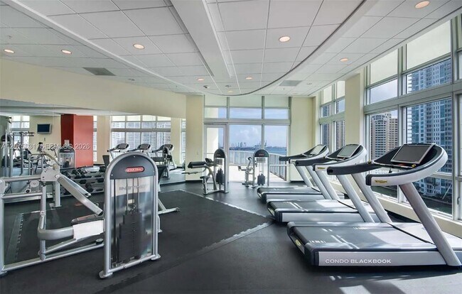 Foto del edificio - 300 S Biscayne Blvd