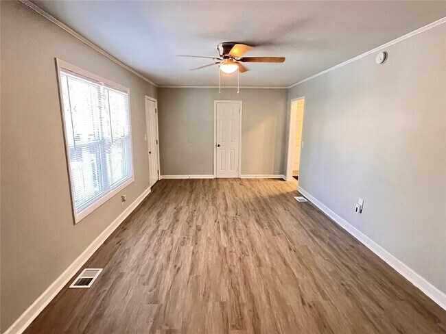 Building Photo - 413 W Highland Ave