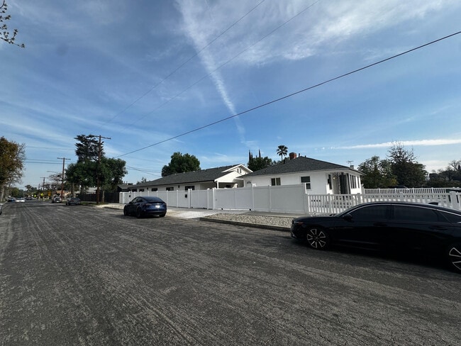 Building Photo - 15950 Cohasset St