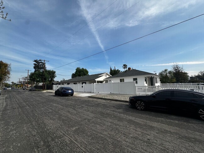 Foto del edificio - 15950 Cohasset St