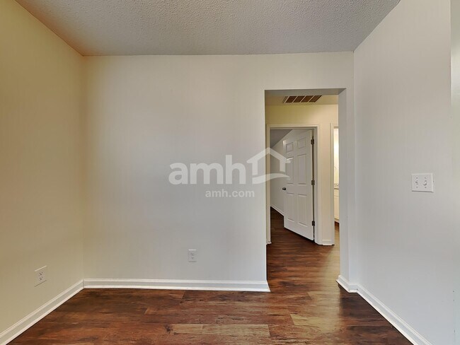 Building Photo - 128 Nandina Wy