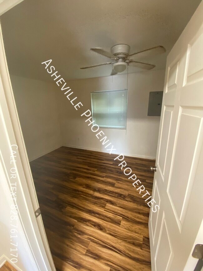 Building Photo - 452 Reems Creek Unit #1