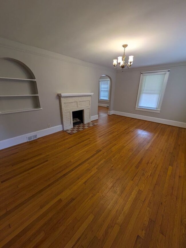 Foto del edificio - 3BD/1BA Unit with Basement in Hickory