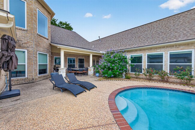 Foto del edificio - 15106 Dawnbrook Dr