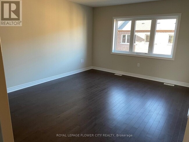 Building Photo - 51 Pearman Cres