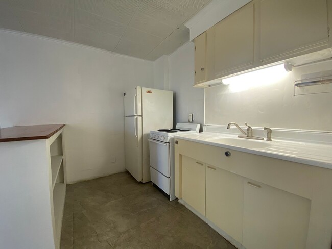 Foto del edificio - Convenient 1-Bedroom Apartment in the Hear...