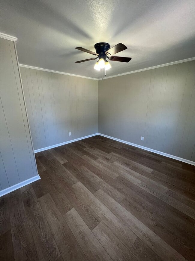 Building Photo - Beautifully Renovated Tiny Home in Martin!