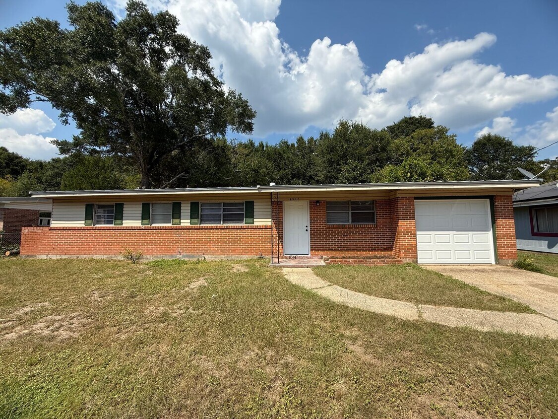 Primary Photo - 3-Bedroom Home Near NAS Whiting